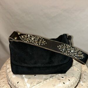 Tylie Malibu shoulder bag, magnetic closure 1 interior pocket n 1 open pocket